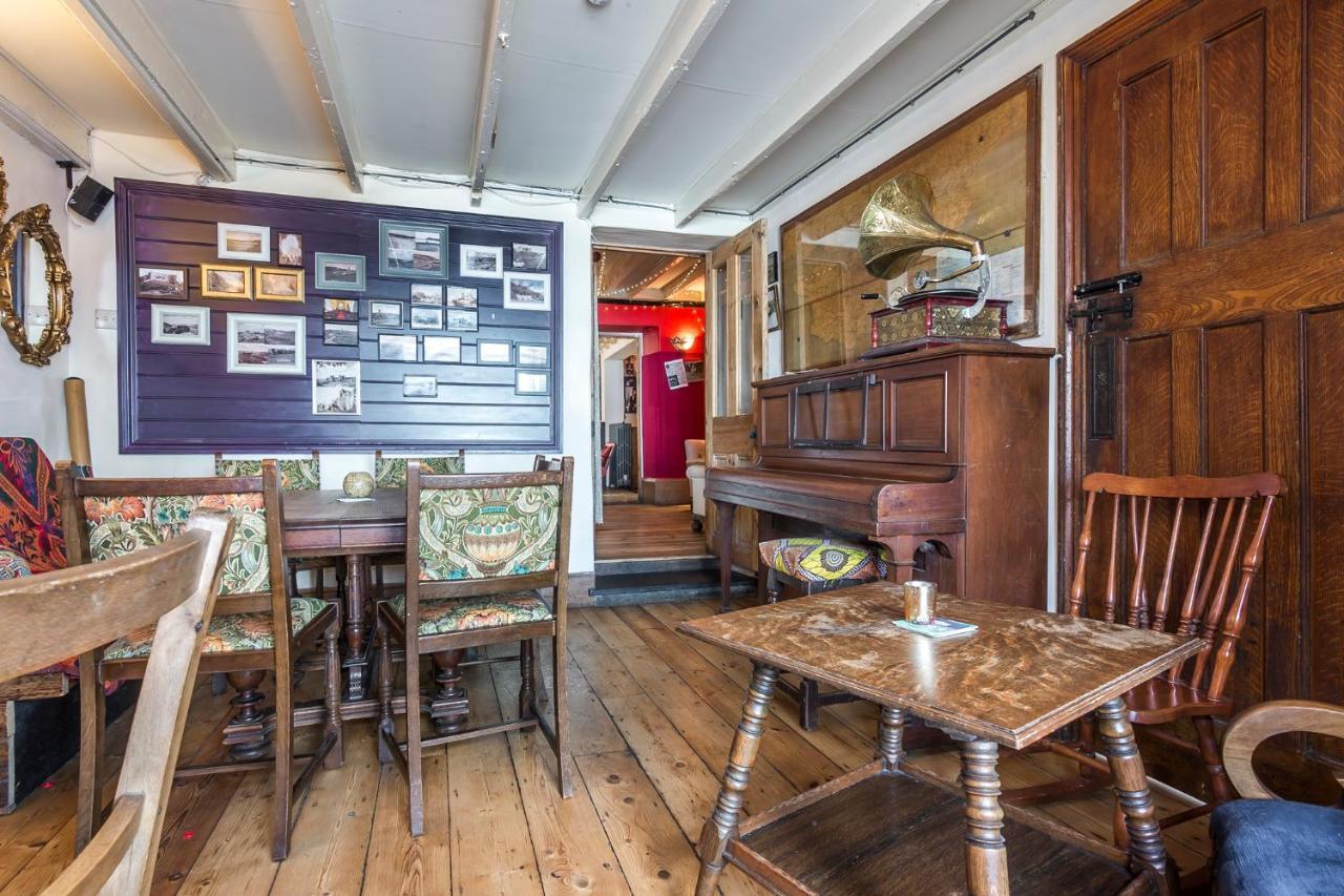 Manorbier Castle Inn Sunset Room Екстер'єр фото